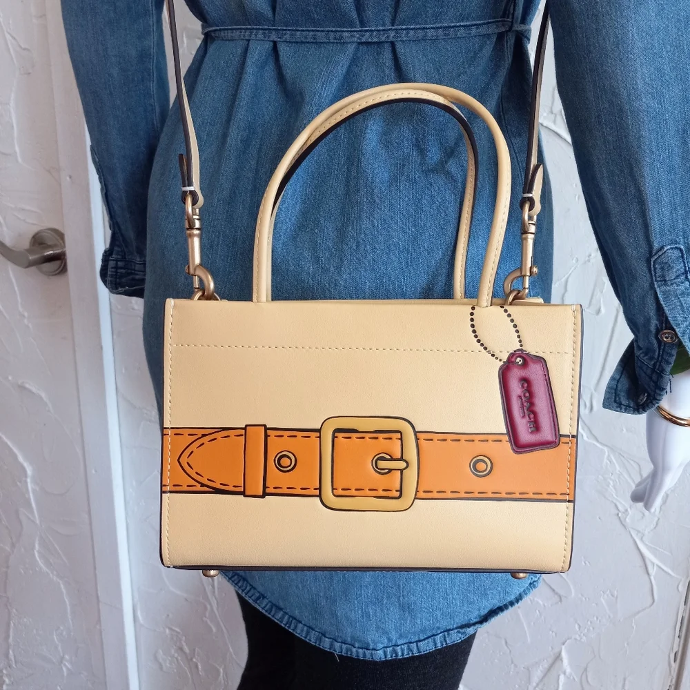 COACH Cashin Carry Tote 20 With Trompe L'oeil Print